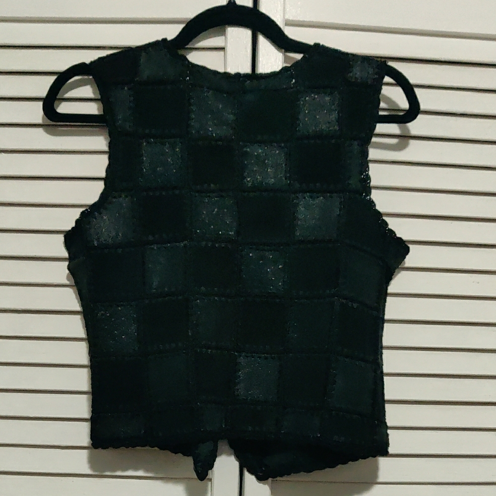 Black Sleeveless Button-Up Vest - Picture 4 of 4